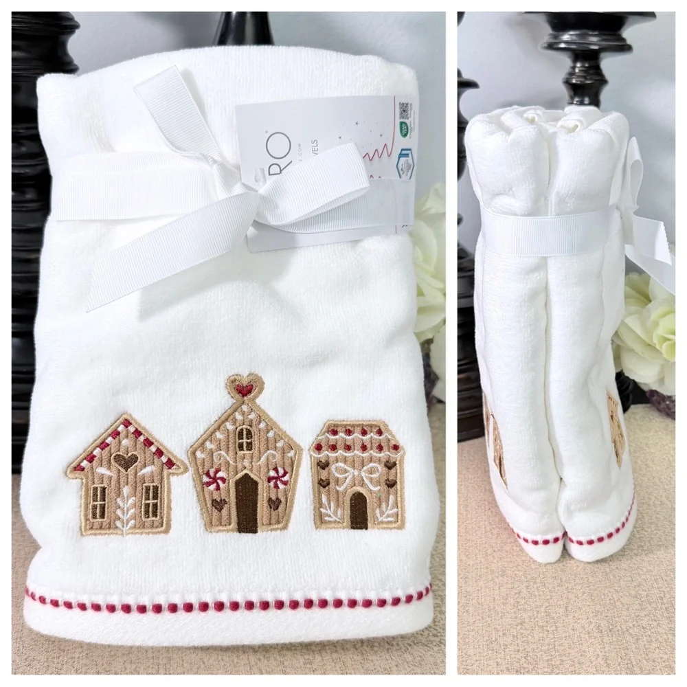 NWT Set of 2 GINGERBREAD HOUSES Hand Towels